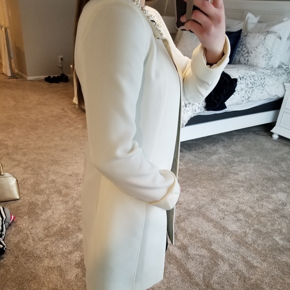 Tahari Cream overcoat with embellished collar - Picture 4 of 5